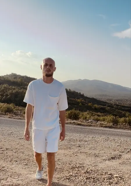 Soy Nazar, 34 años, conociéndome para relación sin ataduras en Benalmádena