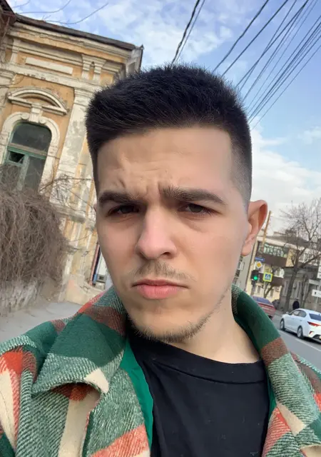 Я Кирилл, 23 років, знайомлюсь на одну ніч у Макіївці