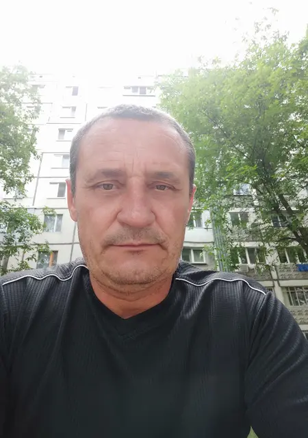 Victor из Кишинёва, мне 47, познакомлюсь на одну ночь