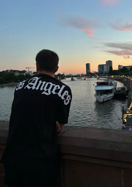 Я Sergiu, 21, знакомлюсь на одну ночь в Франкфурте-на-майне