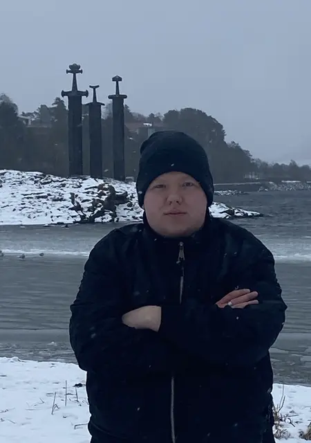 Dima из Бургаснувшего, мне 18, познакомлюсь для приятного времяпровождения