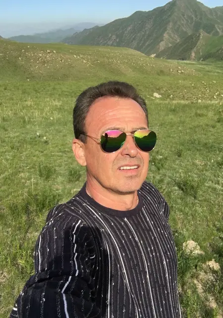 Я Макс, 49, из Алматы, ищу знакомства без обязательств
