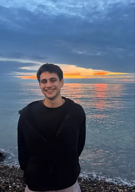 Я Александр, 19, из Тбилиси, ищу знакомство для вирта