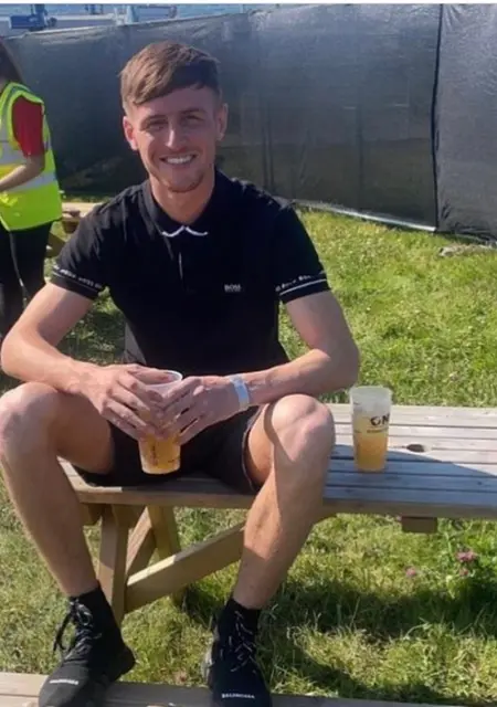 Lewis из Белфаст, мне 25, познакомлюсь для приятного времяпровождения