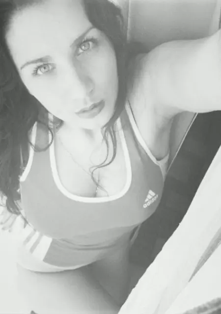 Я Диана, 24, из Франкфурта-на-майне, ищу знакомства без обязательств