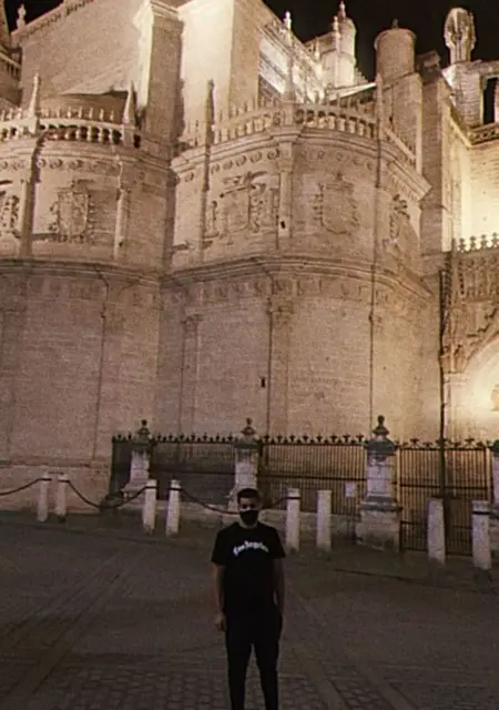 Soy Anass, 24 años de Madrid, busco conocer gente