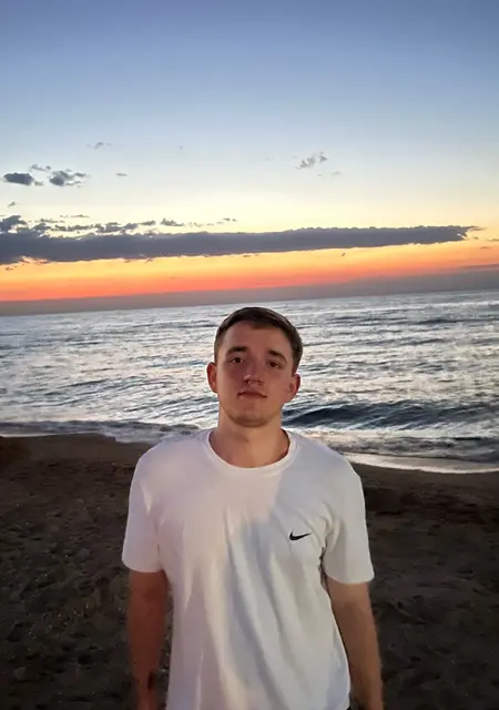 Никита из Донецка, мне 21, познакомлюсь для открытые отношения