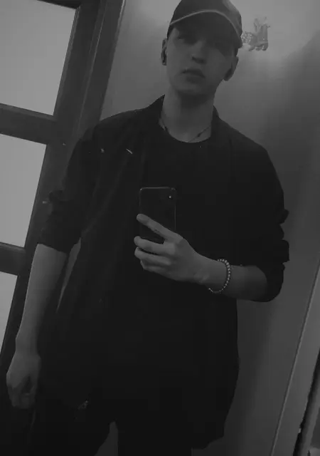 Я Olek, 25, знакомлюсь на одну ночь в Лодзе