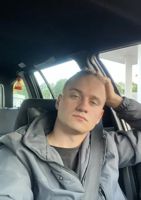 Я Artur, 26, знакомлюсь на одну ночь в Лиде