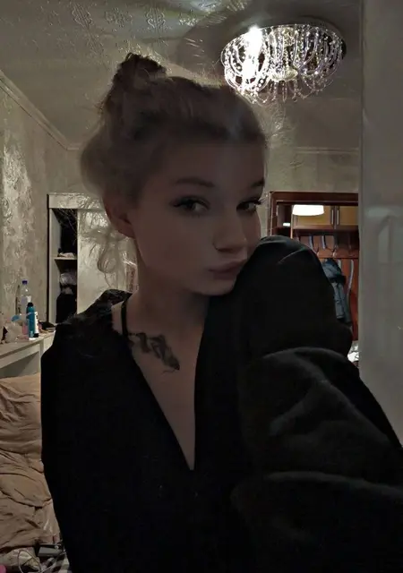 Я Соня, 18, из Амстердама, ищу знакомство для дружбы