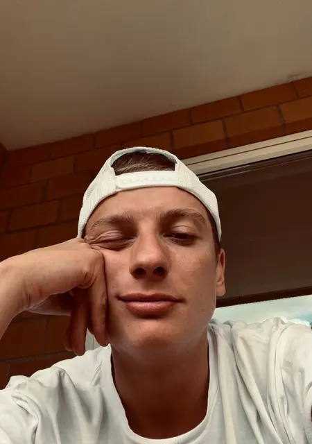 Teo из Стокгольма, мне 28, познакомлюсь для приятного времяпровождения