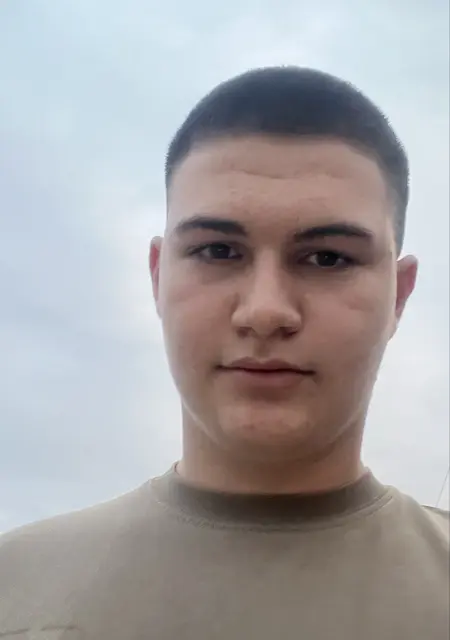 Адлан из Франкфурта-на-майне, мне 18, познакомлюсь на одну ночь