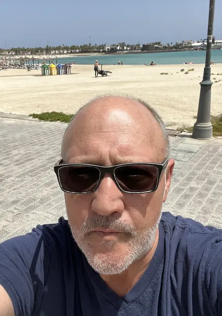 Soy Manu, 59 años de Badalona, busco conocer gente para pasatiempo agradable