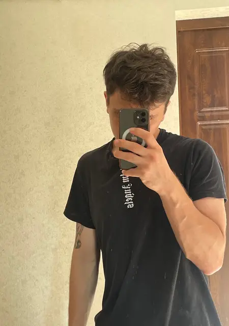 Я Mukola, 22 років, знайомлюсь для спілкування у Рівному