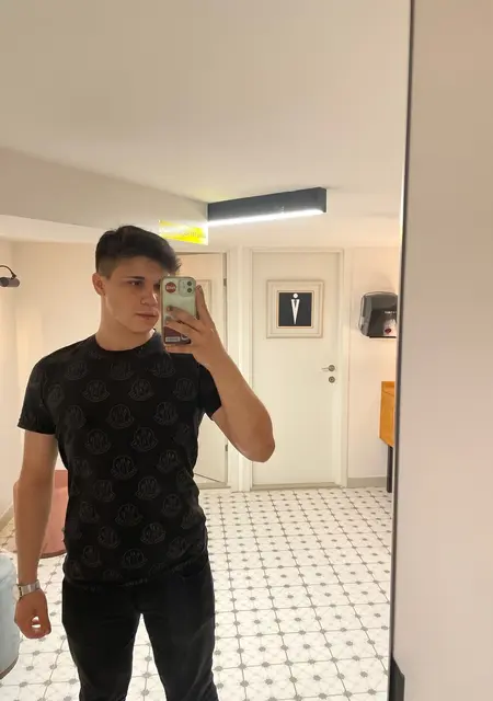 Я Arda, 20, из Измира, ищу знакомство для постоянных отношений
