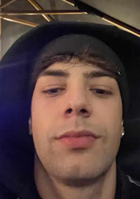 Я Manu, 22, из Барселоны, ищу знакомства без обязательств