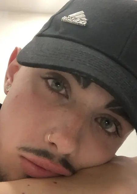 Soy Abull, 20 años, conociéndome para chatear en Laguna de Duero