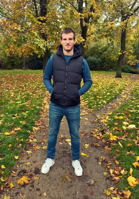 Я Олег, 28, знакомлюсь без обязательств в Брно