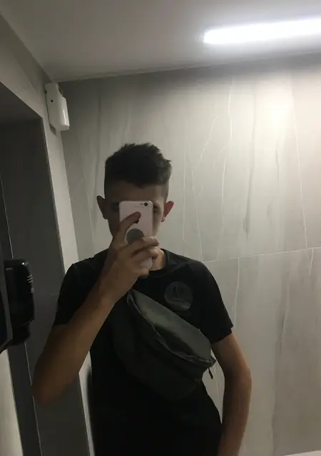 Vaniusa из Кишинёва, мне 19, познакомлюсь на одну ночь