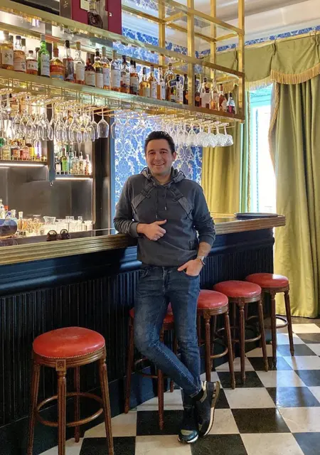 Саша из Адана, мне 40, познакомлюсь для приятного времяпровождения