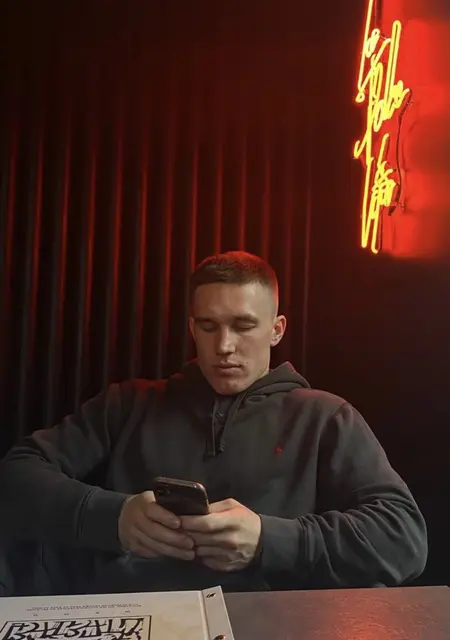 Вадим из Вены, мне 29, познакомлюсь на одну ночь