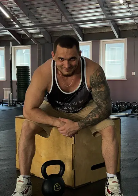 Артем из Бангкока, мне 27, познакомлюсь для общения