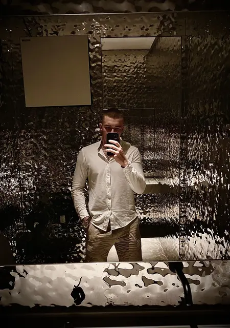 Я Дима, 21 років з Харкова, шукаю знайомство для постійних стосунків