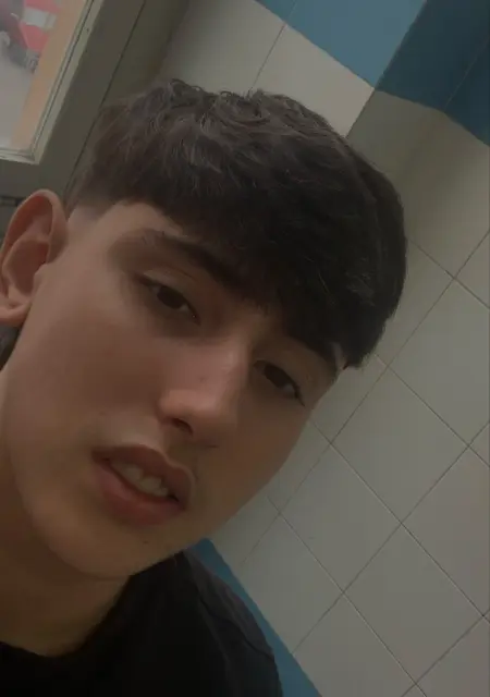 Я Pietro, 23, из Рима, ищу знакомства без обязательств