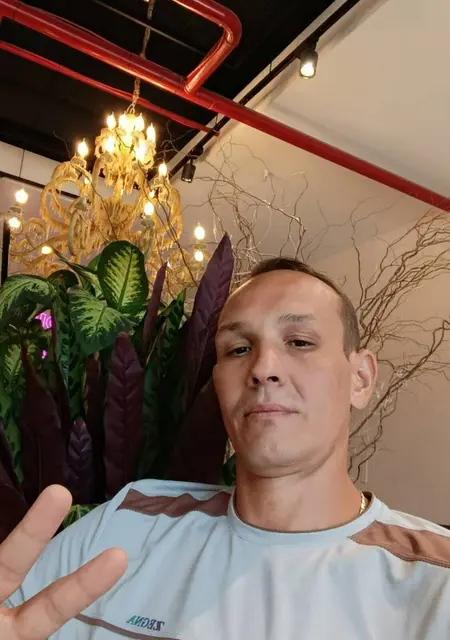 Я Антон, 37, из Ташкента, ищу знакомство для приятного времяпровождения