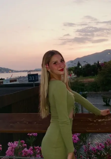 Дашулик з Києва, мені 21 років, познайомлюсь на одну ніч