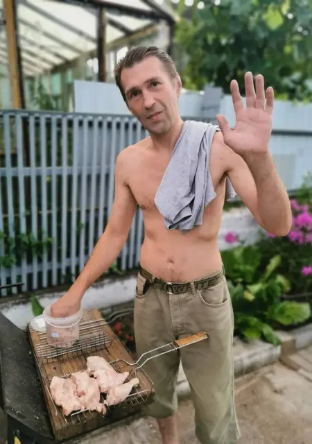 Александр из Минска, мне 47, познакомлюсь для приятного времяпровождения