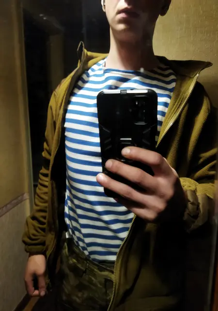 Я Денис, 23 років, знайомлюсь без зобов'язань у Мирнограде