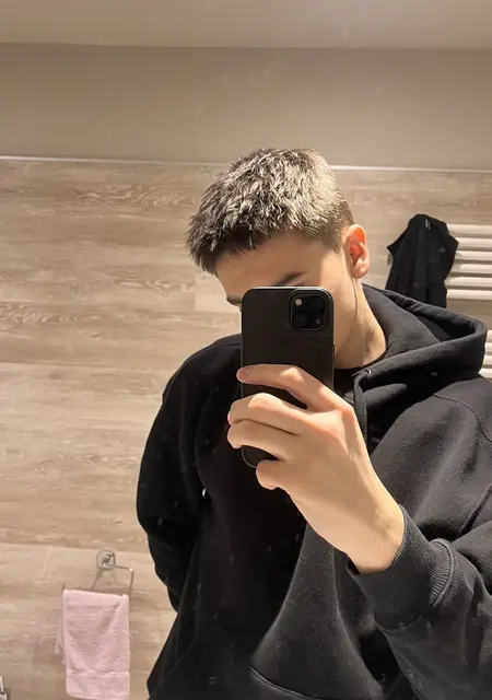 Я Pietro, 18, из Милана, ищу знакомство для вирта