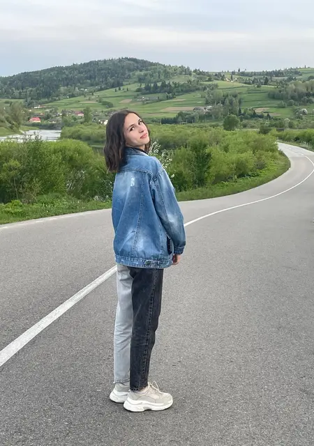 Я Adel, 25 років з Ужгород, шукаю знайомство для дружбы