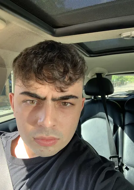 Soy Sergio, 21 años, conociéndome para pasatiempo agradable en Madrid