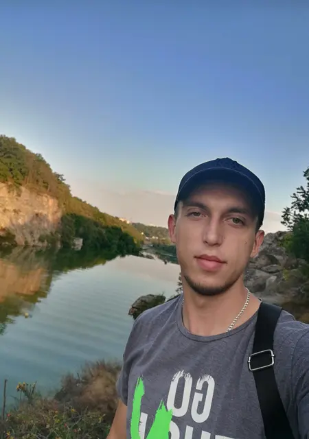 Я Alex, 29 років з Житомира, шукаю знайомства без зобов'язань