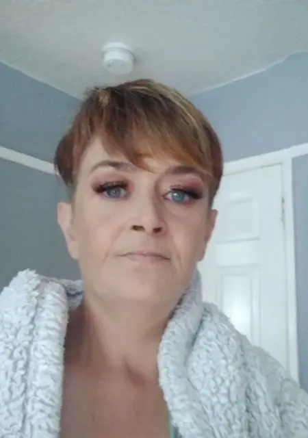 I'm Laura, 39 from London, seeking connections