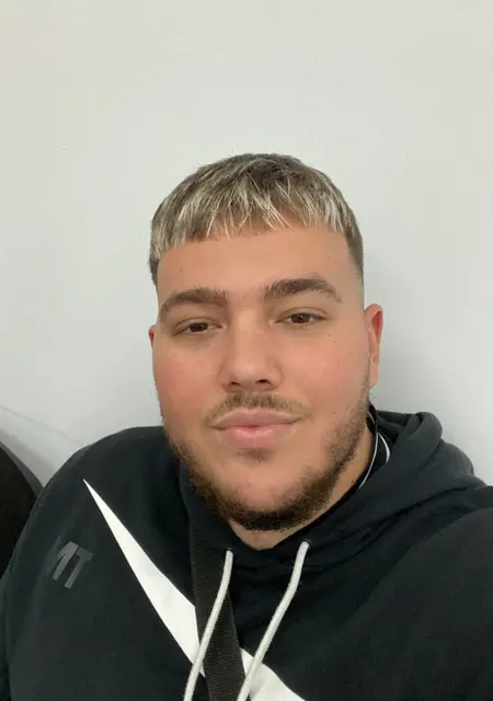 Soy Jose Luis, 21 años de Sevilla, busco conocer gente para hacer nuevos amigos