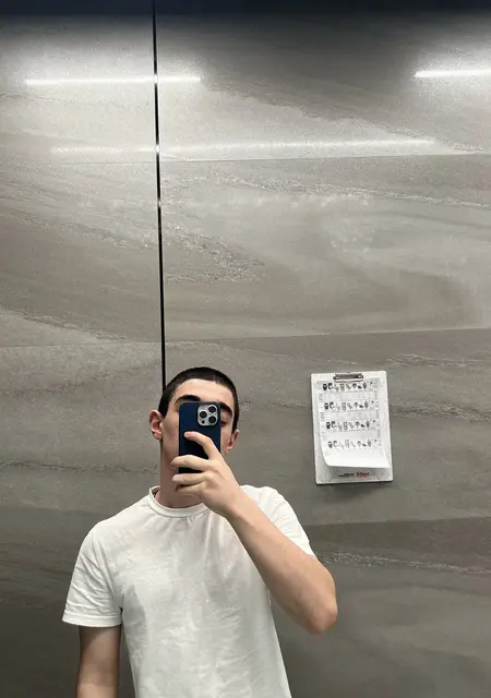 Soy Armen, 26 años de Valencia, busco conocer gente para relación a largo plazo