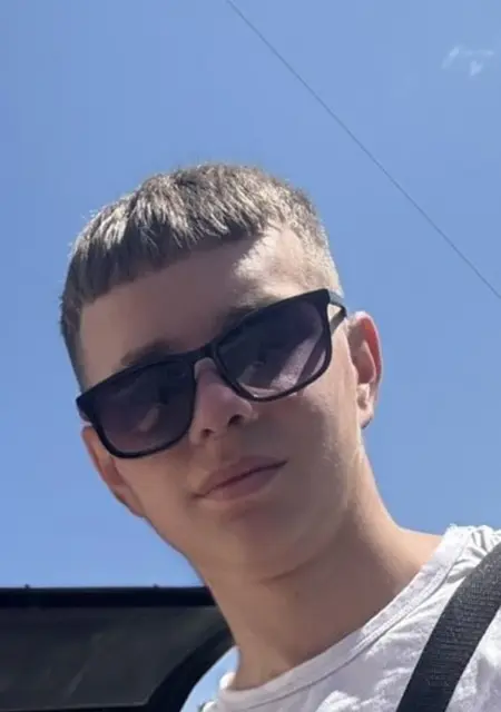 Віталій из Варшавы, мне 18, познакомлюсь на одну ночь