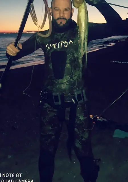 Soy Rex, 38 años de Benalmádena, busco conocer gente para relación sin ataduras