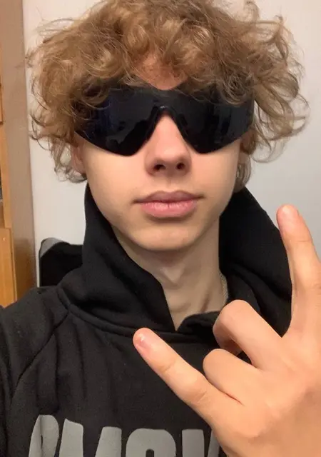 Артем из Варшавы, ищу на сайте знакомства на одну ночь