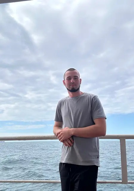 Дмитрий из Кишинёва, мне 20, познакомлюсь на одну ночь