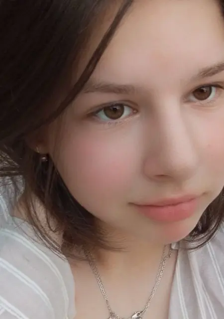 Соля з Рівного, мені 18 років, познайомлюсь для постійних стосунків