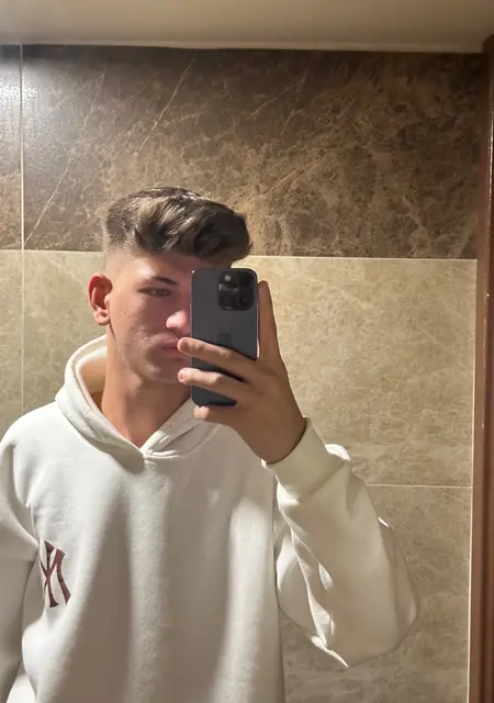 Kaan из Оедемиш, мне 25, познакомлюсь на одну ночь