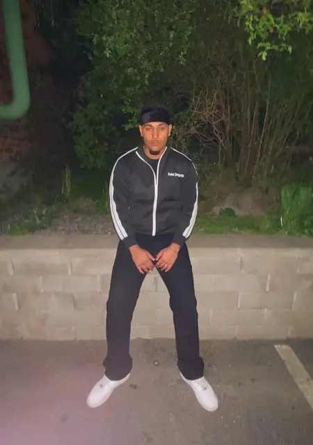 Я Mustafa, 21, из Сундбюберг, ищу знакомство для общения