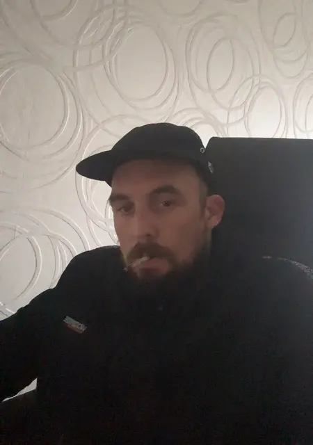 Steeve из Лилля, ищу на сайте знакомства без обязательств