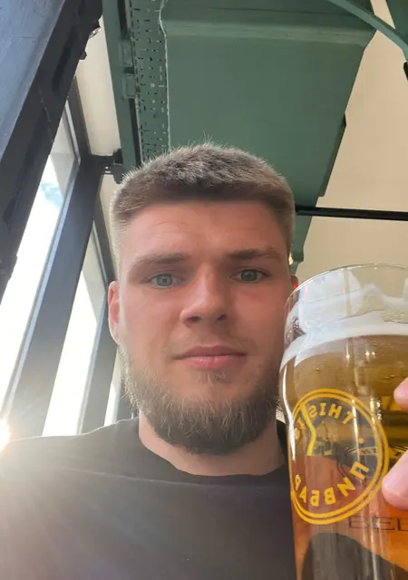 Максим из Ивано-Франковска, мне 23, познакомлюсь для общения