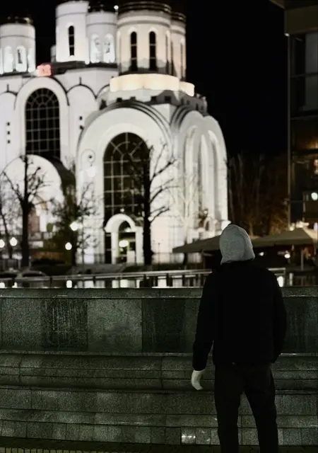 Я Константин, 19, из Краби, ищу знакомства на одну ночь