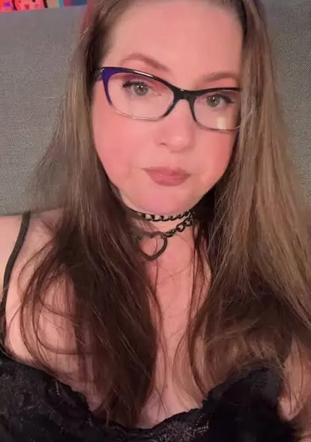 I'm Deborah, 30, looking to meet for long-term in London